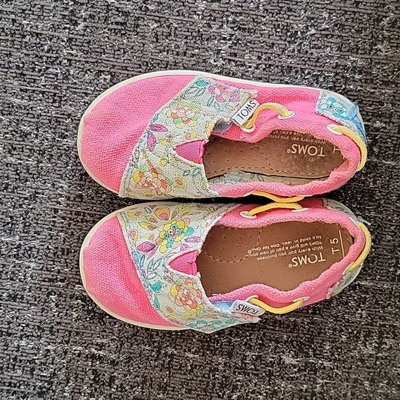 TOMS Slip-on Floral Sneakers - T5 - Picture 2 of 6
